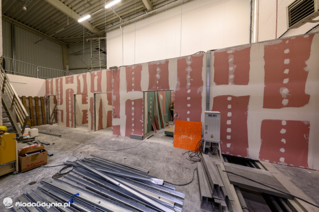 Etapy powstawania szpitala tymczasowego na AMBEREXPO