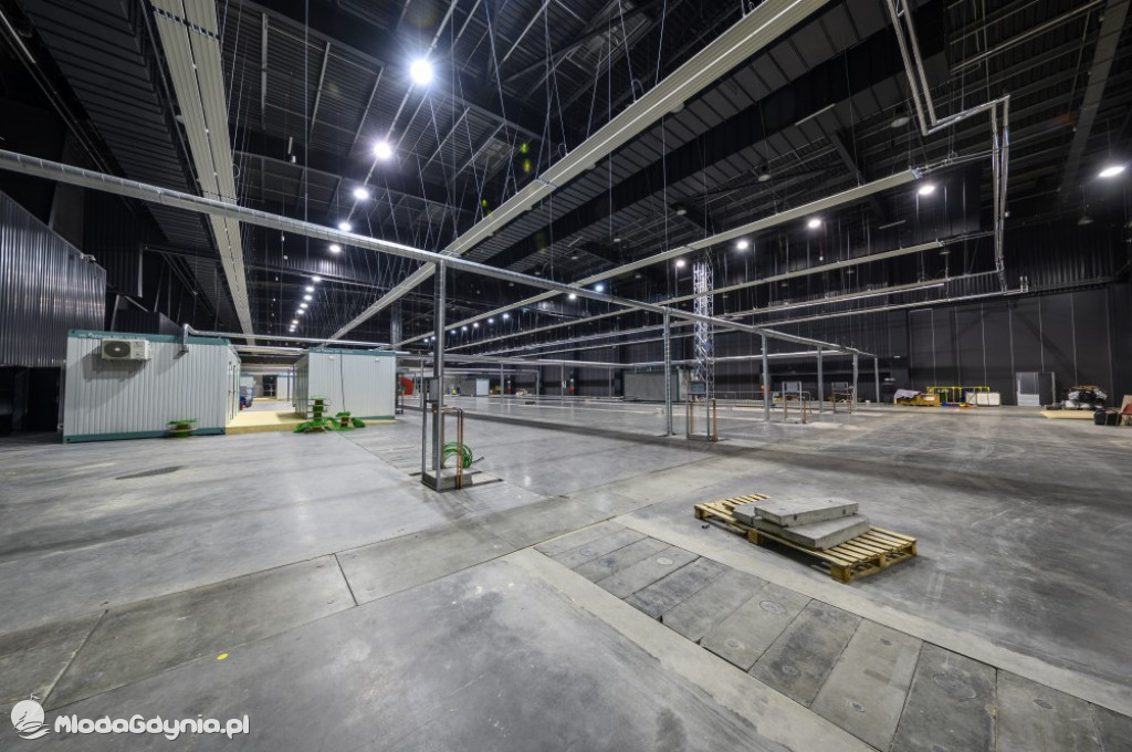 Etapy powstawania szpitala tymczasowego na AMBEREXPO