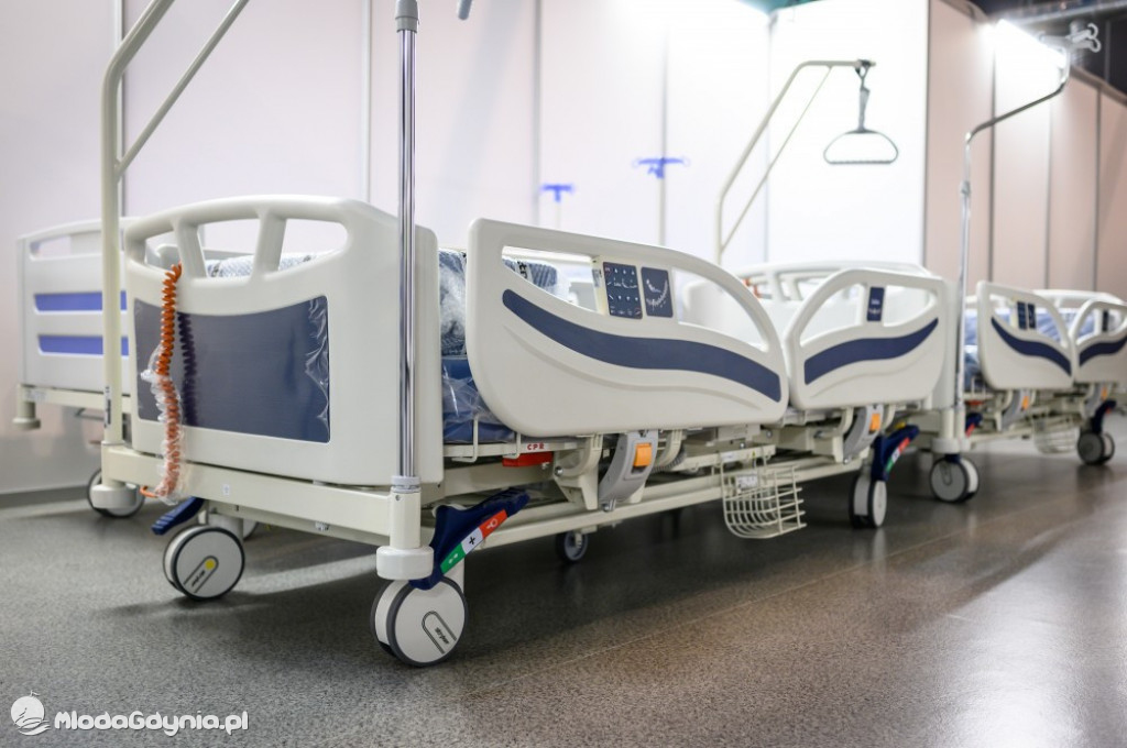 Etapy powstawania szpitala tymczasowego na AMBEREXPO