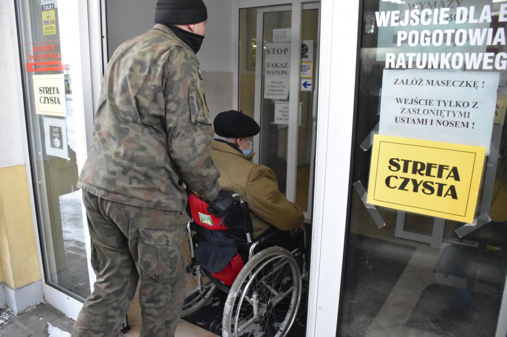 Terytorialsi wspieraja kombatantów w dotarciu na szczepienia