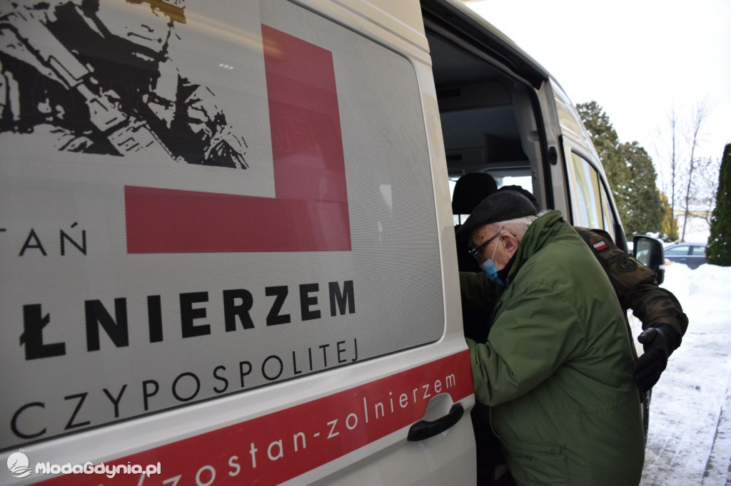 Terytorialsi wspieraja kombatantów w dotarciu na szczepienia