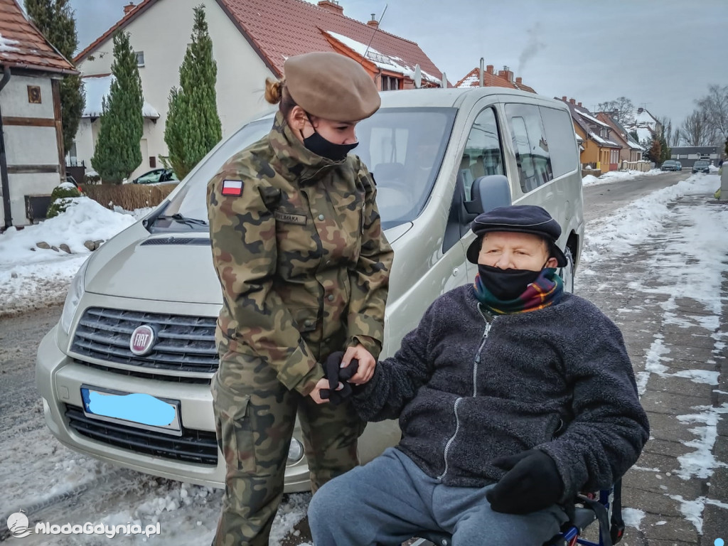 Terytorialsi wspieraja kombatantów w dotarciu na szczepienia
