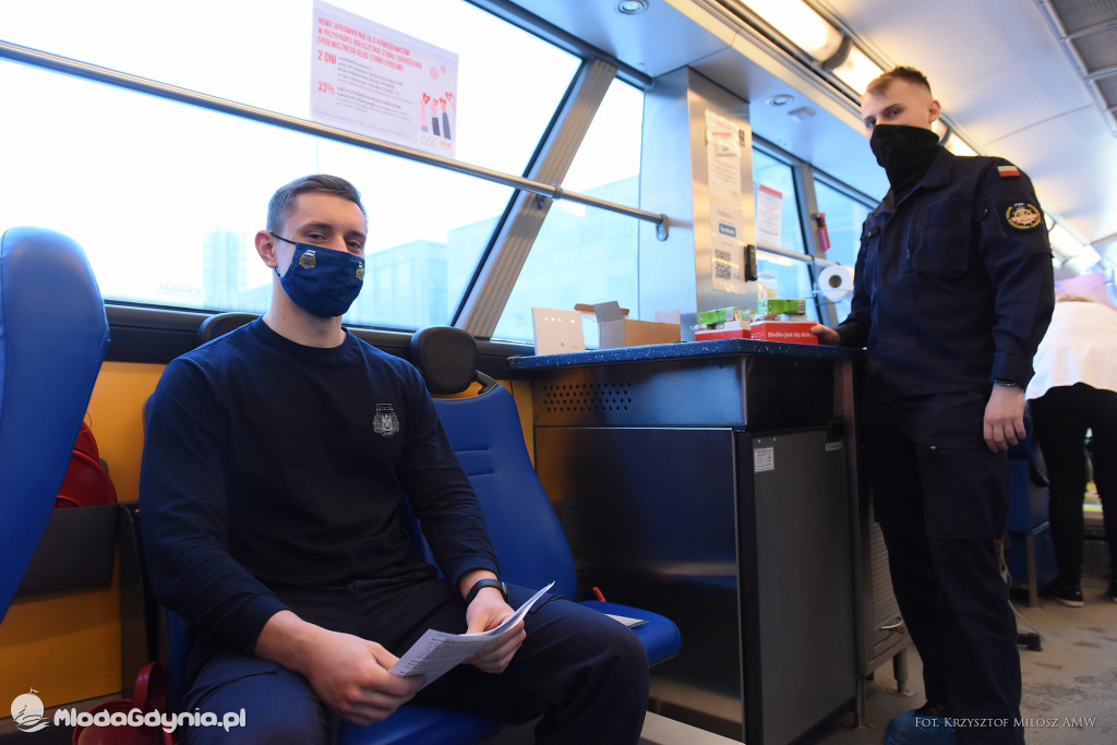 AMW - DWUNASTA AKCJA HONOROWEGO KRWIODAWSTWA