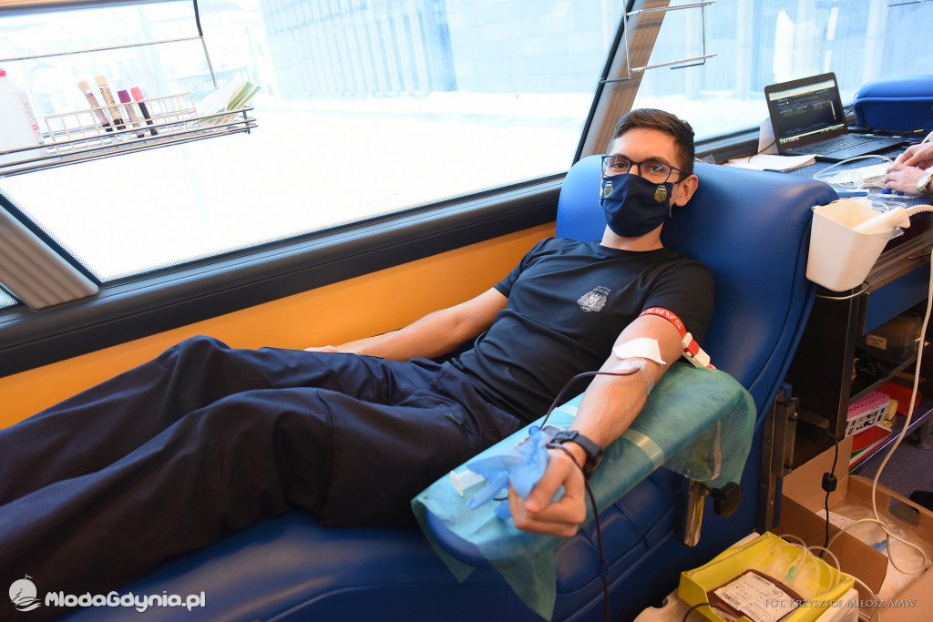 AMW - DWUNASTA AKCJA HONOROWEGO KRWIODAWSTWA