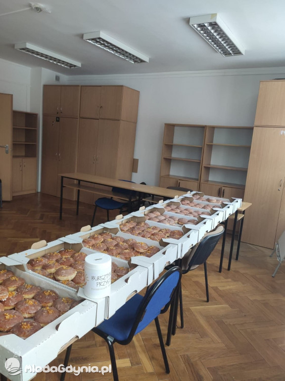 Tłusty czwartek pomógł hospicjum, czyli jak podchorążowie wsparli gdyńską placówkę