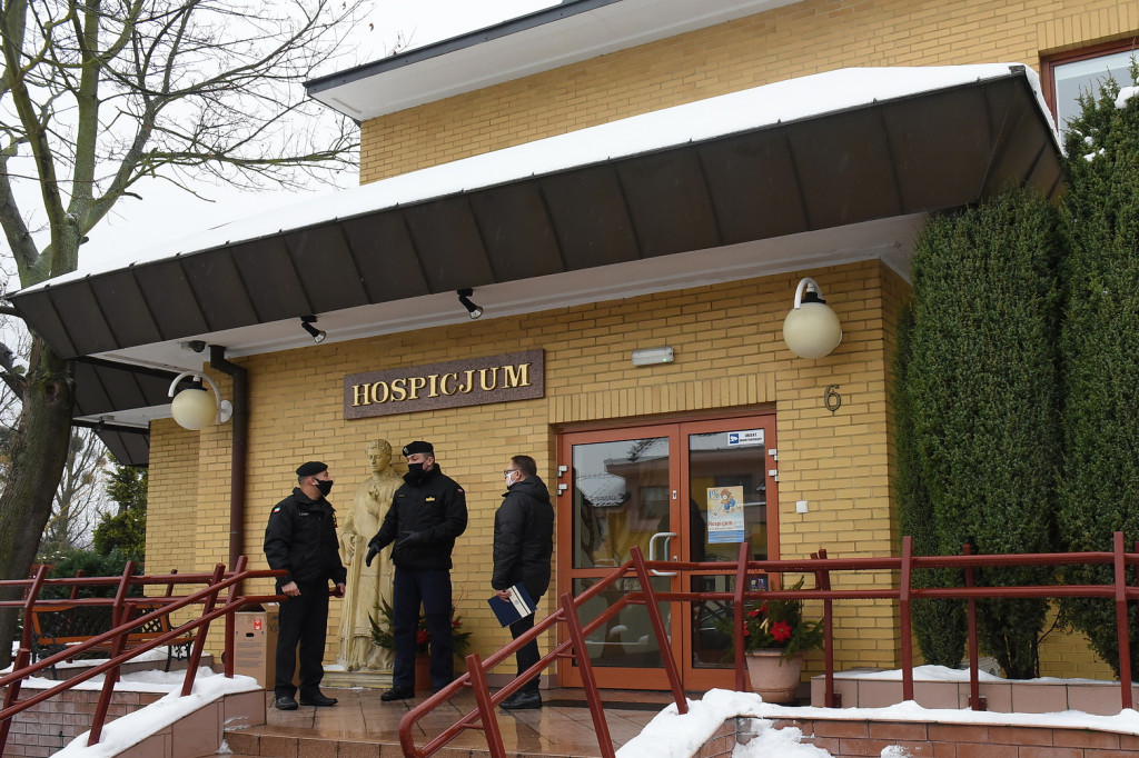 PODCHORĄŻOWIE ARABSCY WSPARLI HOSPICJUM