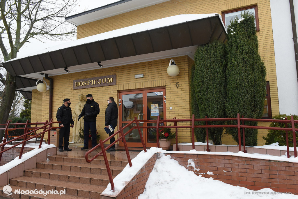 PODCHORĄŻOWIE ARABSCY WSPARLI HOSPICJUM