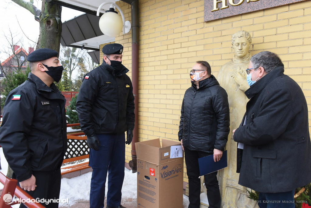 PODCHORĄŻOWIE ARABSCY WSPARLI HOSPICJUM
