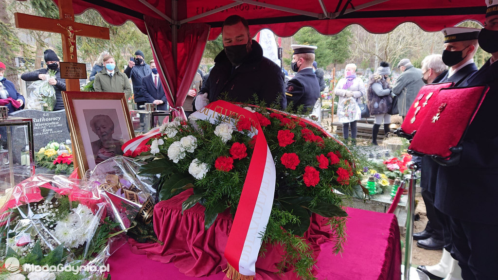 Pożegnaliśmy dzisiaj z asystą wojskową Teresę Zajdel. Działaczkę Solidarności i Solidarności Walczącej