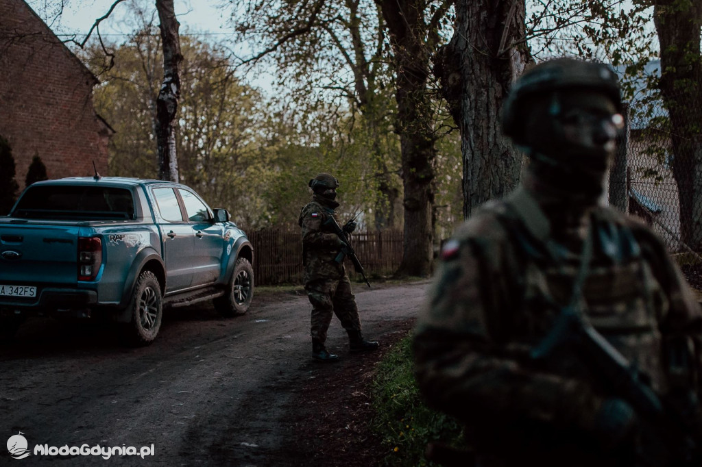 Odbijanie z rąk przeciwnika szkoły w Suminie przez terytorialsów z 71 blp w Malborku 11.05.2021