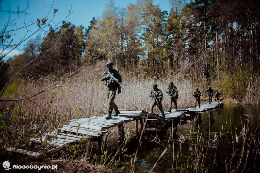 Odbijanie z rąk przeciwnika szkoły w Suminie przez terytorialsów z 71 blp w Malborku 11.05.2021