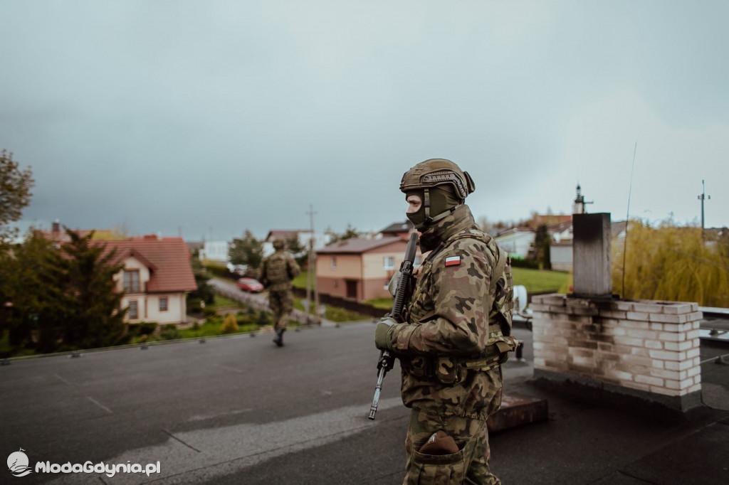 Odbijanie z rąk przeciwnika szkoły w Suminie przez terytorialsów z 71 blp w Malborku 11.05.2021
