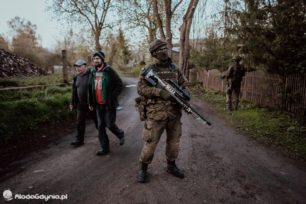 Odbijanie z rąk przeciwnika szkoły w Suminie przez terytorialsów z 71 blp w Malborku 11.05.2021