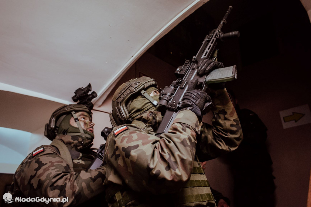 Odbijanie z rąk przeciwnika szkoły w Suminie przez terytorialsów z 71 blp w Malborku 11.05.2021