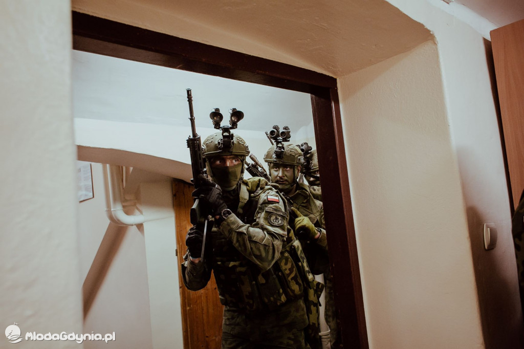 Odbijanie z rąk przeciwnika szkoły w Suminie przez terytorialsów z 71 blp w Malborku 11.05.2021