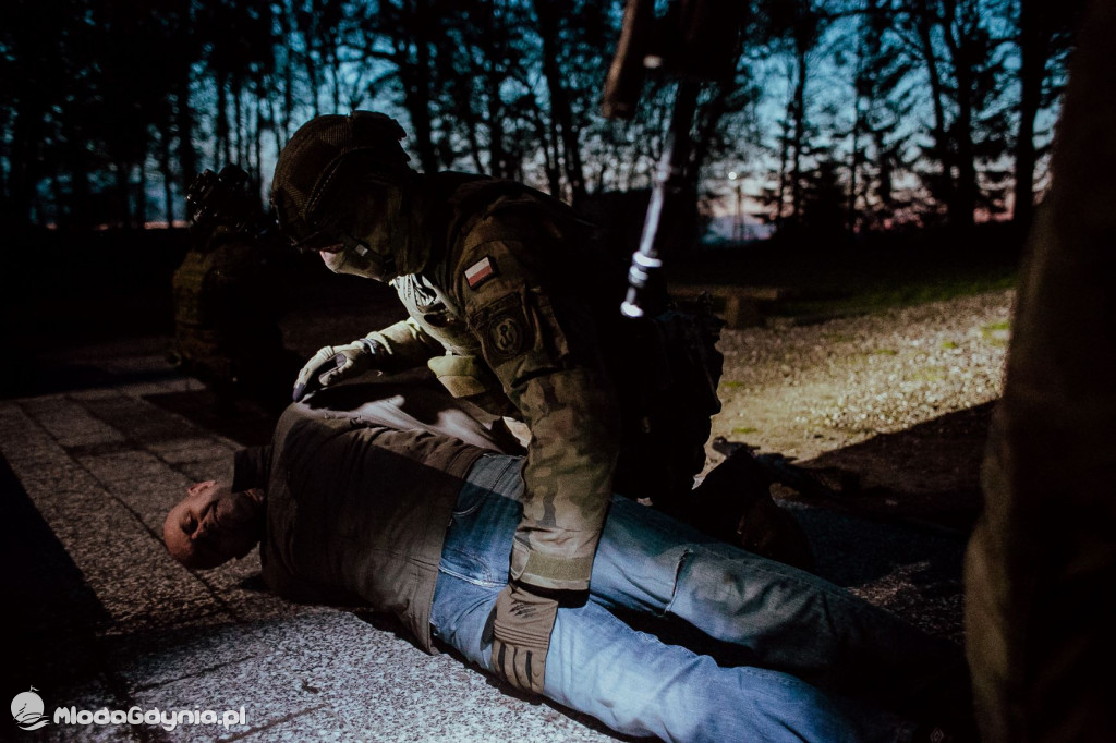 Odbijanie z rąk przeciwnika szkoły w Suminie przez terytorialsów z 71 blp w Malborku 11.05.2021