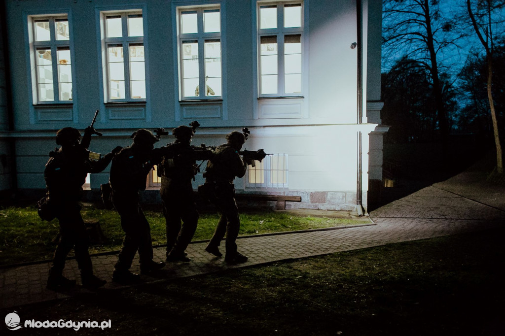 Odbijanie z rąk przeciwnika szkoły w Suminie przez terytorialsów z 71 blp w Malborku 11.05.2021