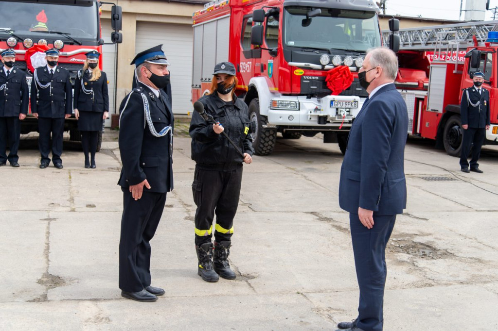 Uroczystość wmurowania kamienia węgielnego pod budowę strażnicy OSP Kosakowo oraz poświęcenia samochodów ratowniczo-gaśniczych