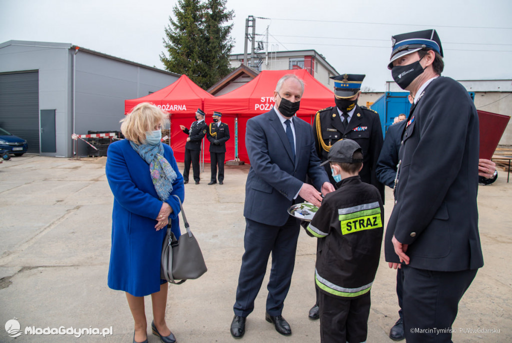 Uroczystość wmurowania kamienia węgielnego pod budowę strażnicy OSP Kosakowo oraz poświęcenia samochodów ratowniczo-gaśniczych