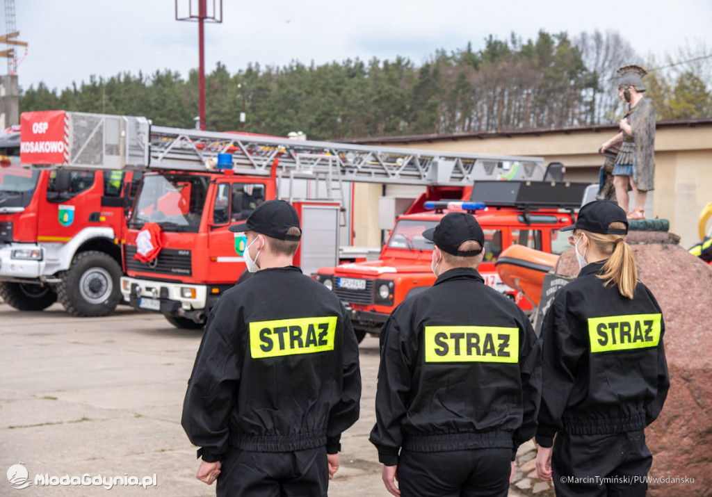 Uroczystość wmurowania kamienia węgielnego pod budowę strażnicy OSP Kosakowo oraz poświęcenia samochodów ratowniczo-gaśniczych
