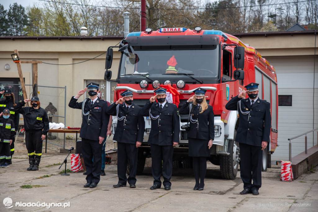 Uroczystość wmurowania kamienia węgielnego pod budowę strażnicy OSP Kosakowo oraz poświęcenia samochodów ratowniczo-gaśniczych