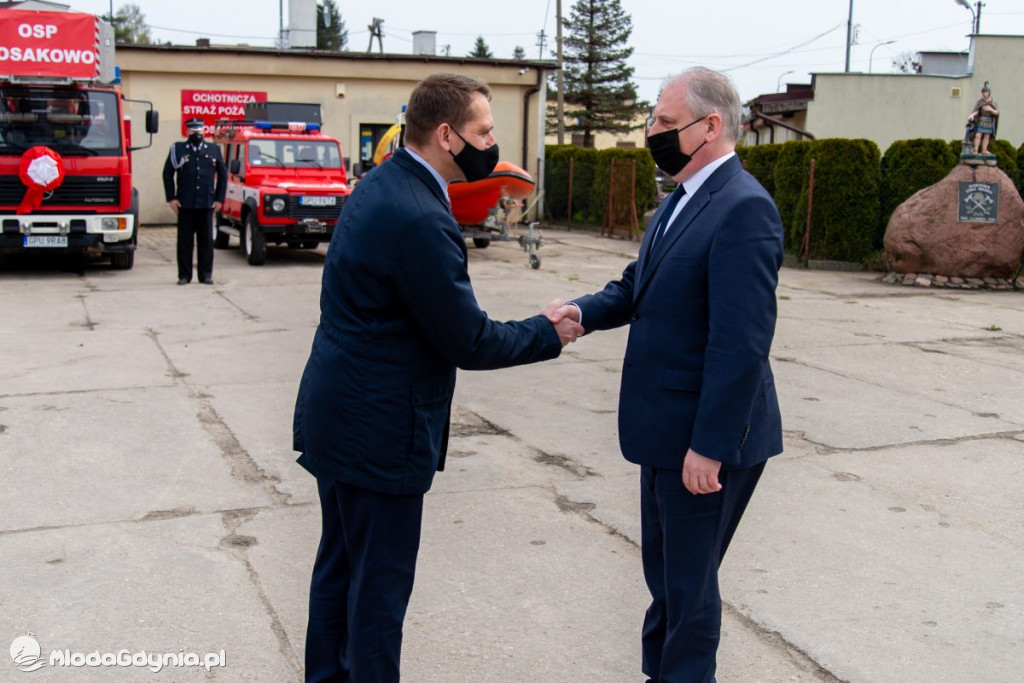 Uroczystość wmurowania kamienia węgielnego pod budowę strażnicy OSP Kosakowo oraz poświęcenia samochodów ratowniczo-gaśniczych