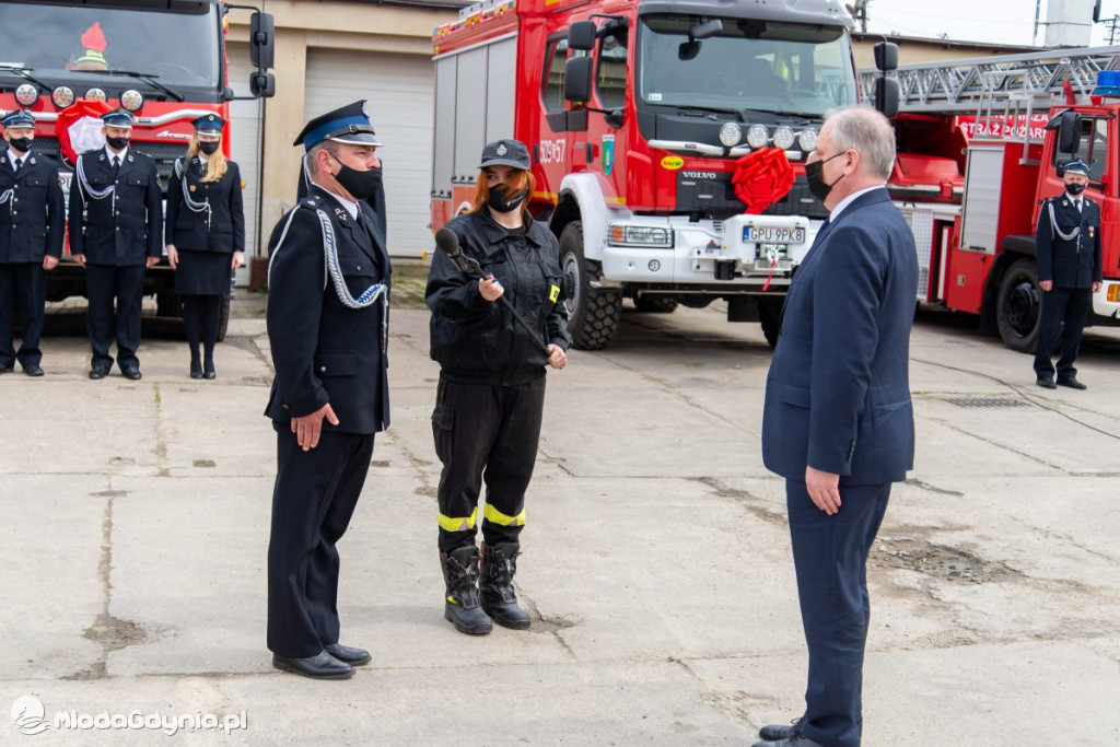 Uroczystość wmurowania kamienia węgielnego pod budowę strażnicy OSP Kosakowo oraz poświęcenia samochodów ratowniczo-gaśniczych