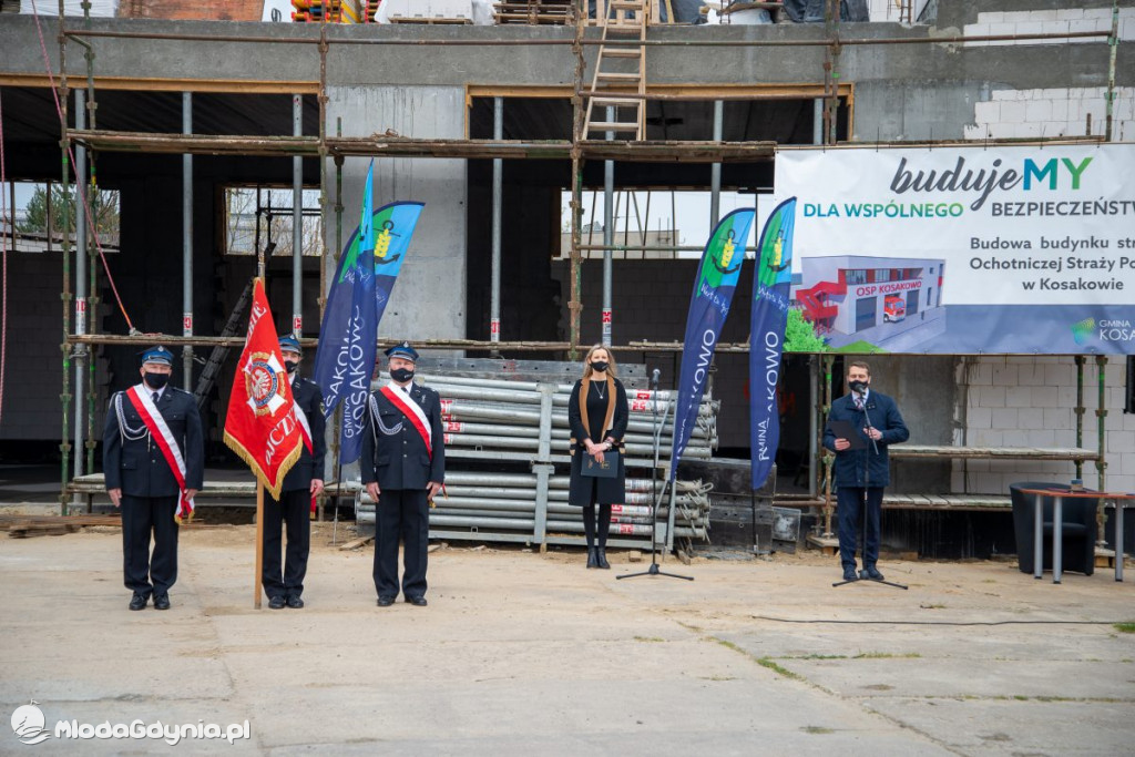 Uroczystość wmurowania kamienia węgielnego pod budowę strażnicy OSP Kosakowo oraz poświęcenia samochodów ratowniczo-gaśniczych