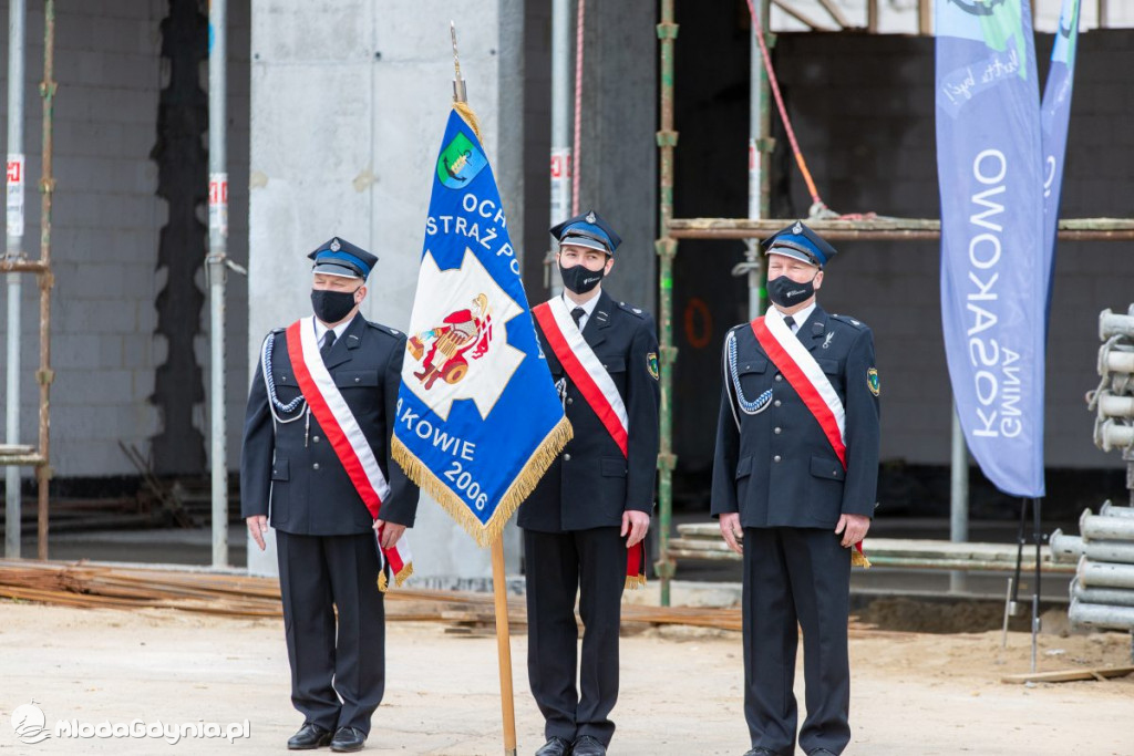 Uroczystość wmurowania kamienia węgielnego pod budowę strażnicy OSP Kosakowo oraz poświęcenia samochodów ratowniczo-gaśniczych