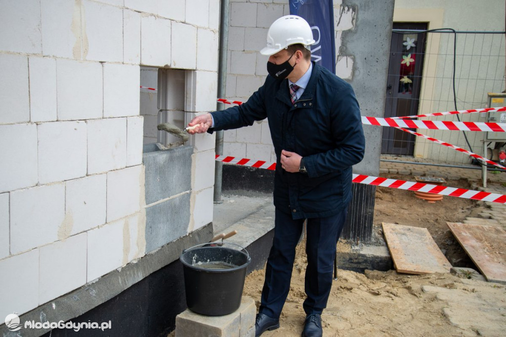 Uroczystość wmurowania kamienia węgielnego pod budowę strażnicy OSP Kosakowo oraz poświęcenia samochodów ratowniczo-gaśniczych