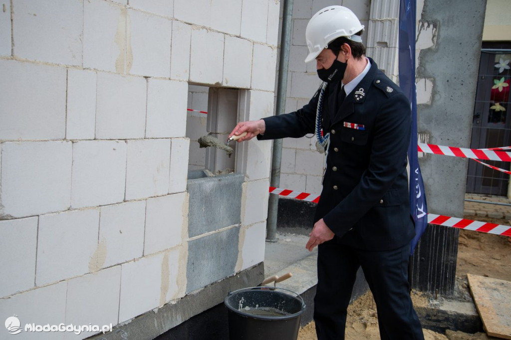 Uroczystość wmurowania kamienia węgielnego pod budowę strażnicy OSP Kosakowo oraz poświęcenia samochodów ratowniczo-gaśniczych