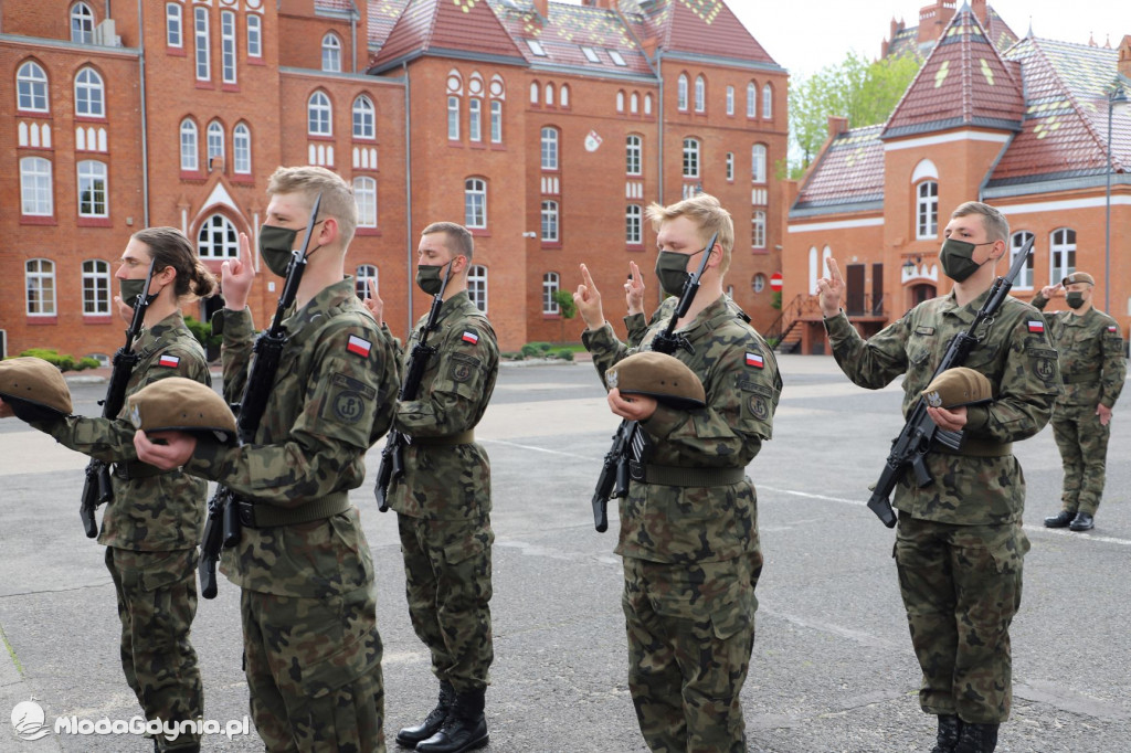 Przysięga żołnierzy 7 PBOT