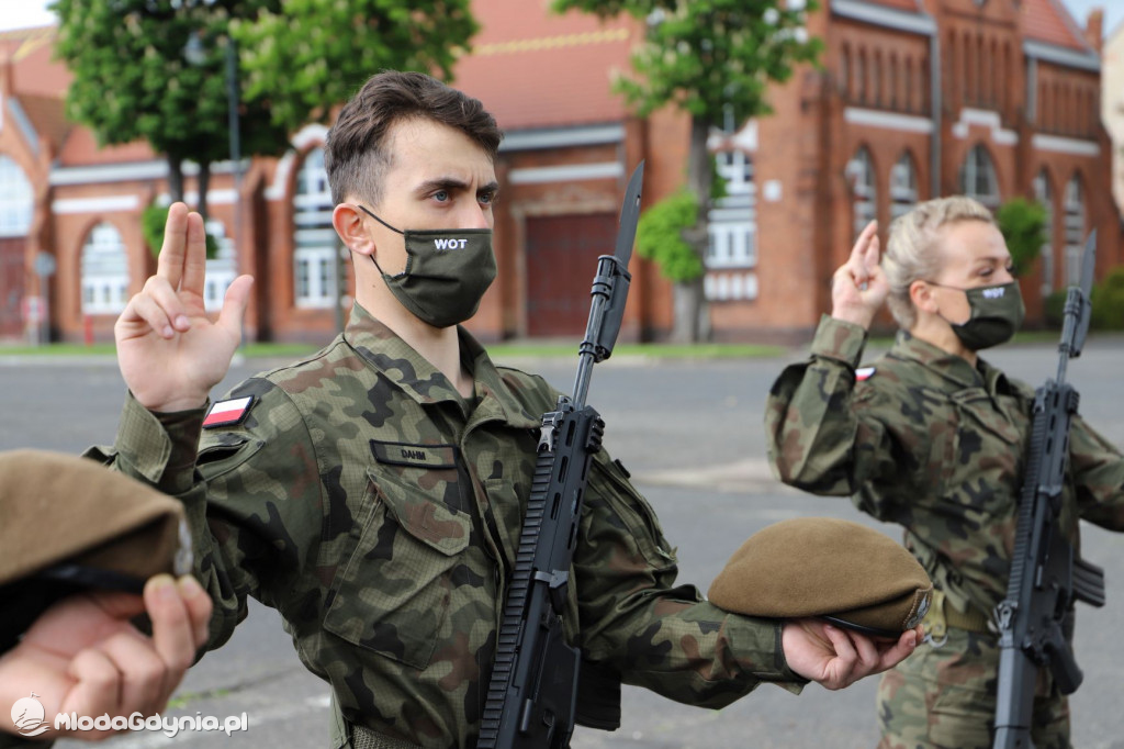 Przysięga żołnierzy 7 PBOT