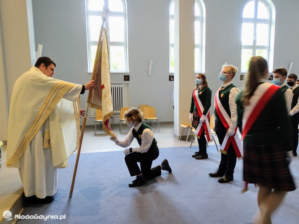 ZSJ - Msza św. inaugurująca Rok Ignacjański w ZSJ oraz przekazanie sztandaru Szkoły Podstawowej Jezuitów
