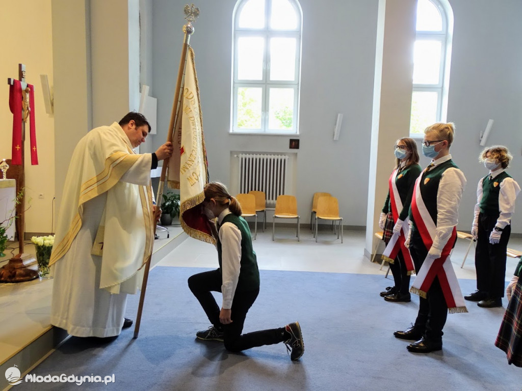 ZSJ - Msza św. inaugurująca Rok Ignacjański w ZSJ oraz przekazanie sztandaru Szkoły Podstawowej Jezuitów