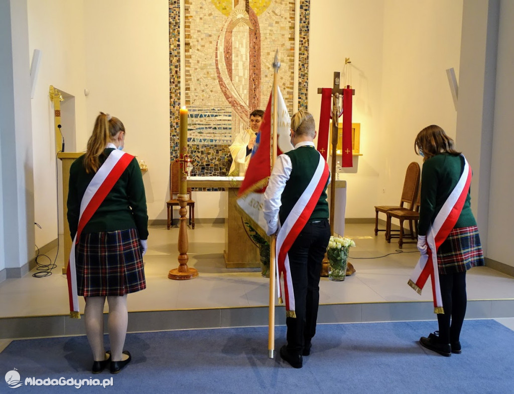 ZSJ - Msza św. inaugurująca Rok Ignacjański w ZSJ oraz przekazanie sztandaru Szkoły Podstawowej Jezuitów
