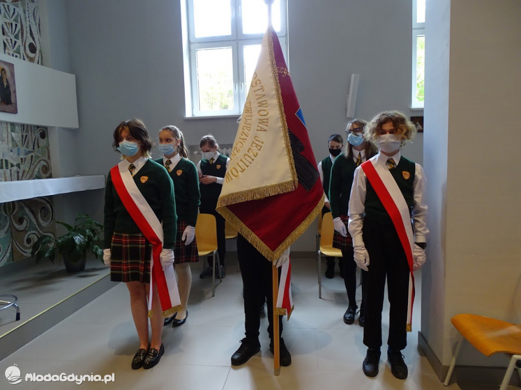 ZSJ - Msza św. inaugurująca Rok Ignacjański w ZSJ oraz przekazanie sztandaru Szkoły Podstawowej Jezuitów