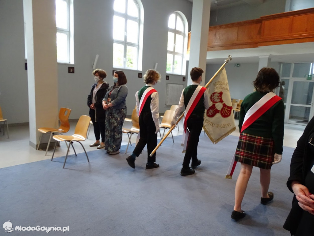 ZSJ - Msza św. inaugurująca Rok Ignacjański w ZSJ oraz przekazanie sztandaru Szkoły Podstawowej Jezuitów