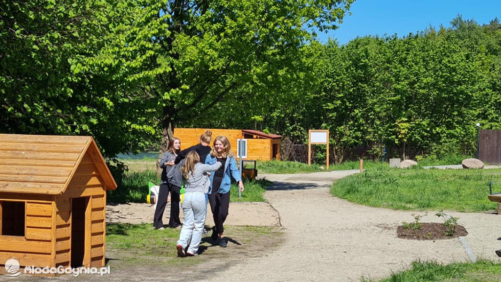 SP 28 - Klasy VId i VIIc wspólnym ogniskiem uczciły powrót do szkoły