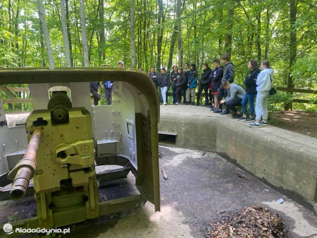 Klasa 2cg I ALO spędziła DZIEŃ DZIECKA eksplorując pozostałości militarne Kępy Redłowskiej