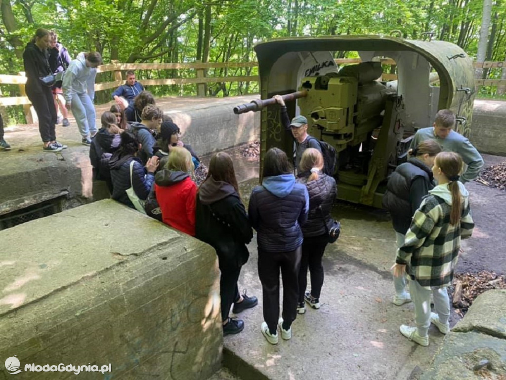 Klasa 2cg I ALO spędziła DZIEŃ DZIECKA eksplorując pozostałości militarne Kępy Redłowskiej