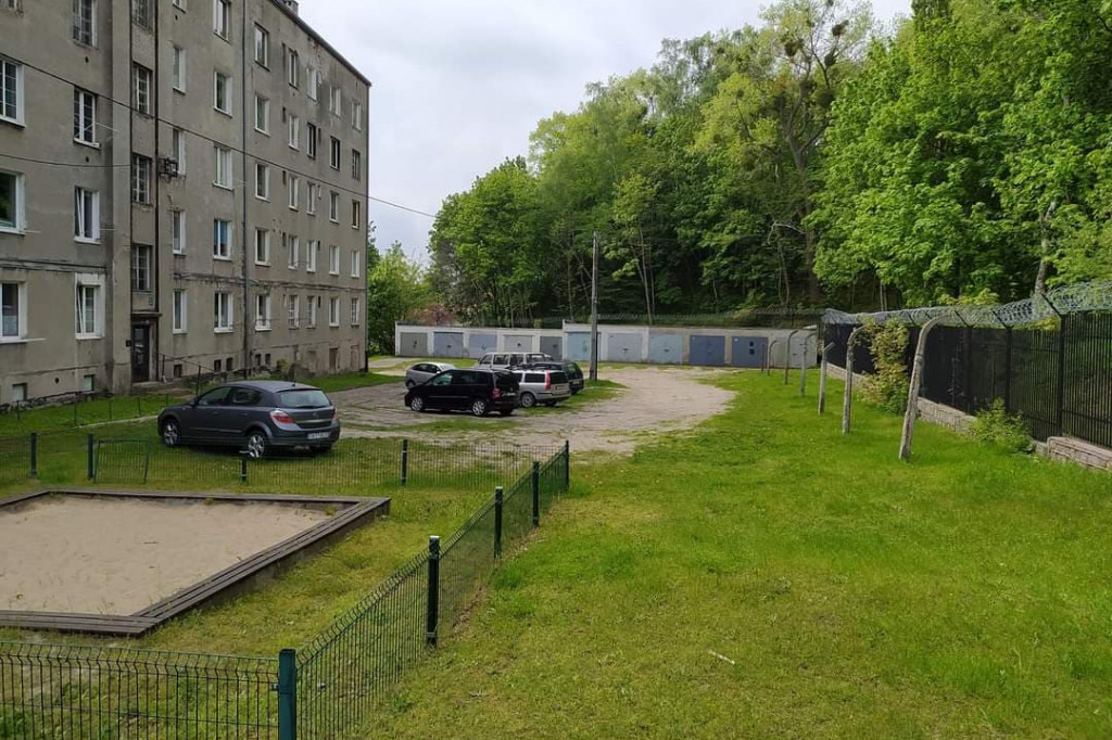 Stworzenie przestrzeni rekreacyjnej dla dzieci przy ul Arciszewskich 23