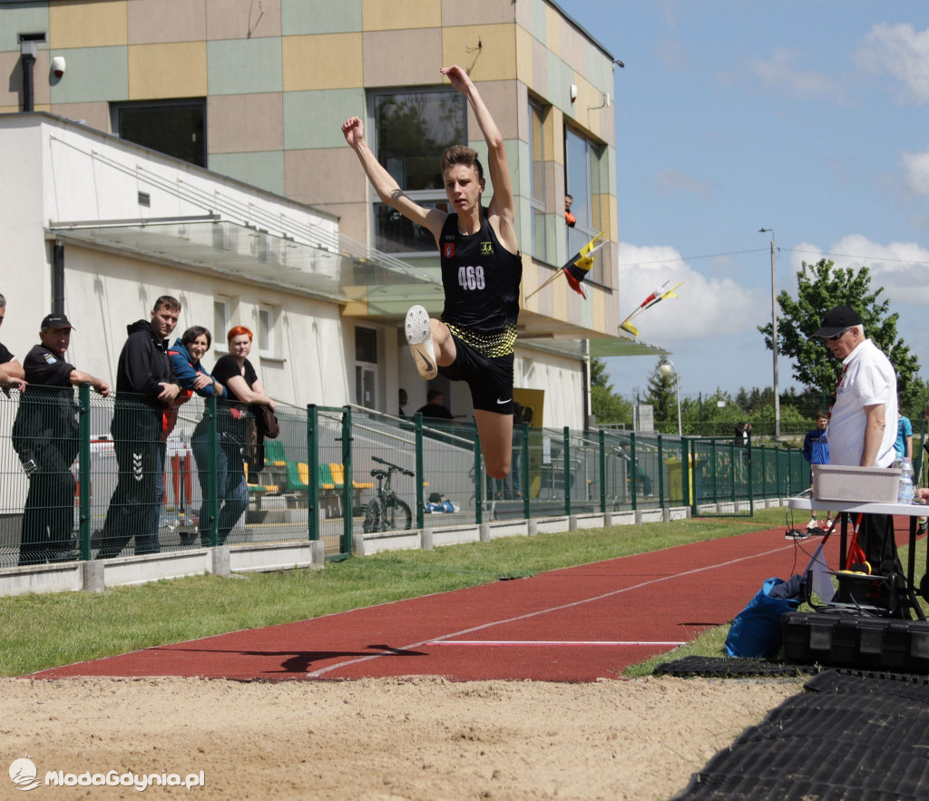 Mistrzostwa Okręgu w Wielobojach Młodzików i w skoku o tyczce U-12 i U-14 w Sztumie 2021