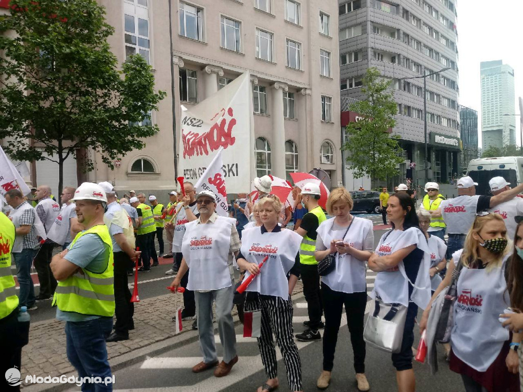 Manifestacja Solidarności w Warszawie - Łapy precz od Turowa