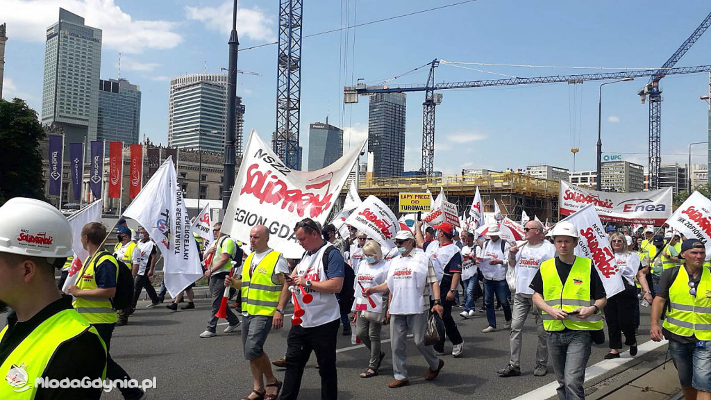 Manifestacja Solidarności w Warszawie - Łapy precz od Turowa