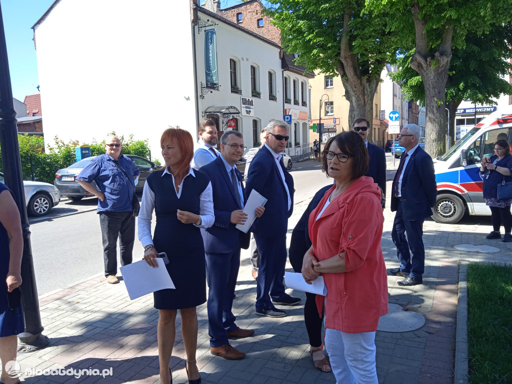 Puck 10.06.2021 - konferencja prasowa ws likwidacji oddziałów Pediatrii oraz Ginekologii i Położnictwa