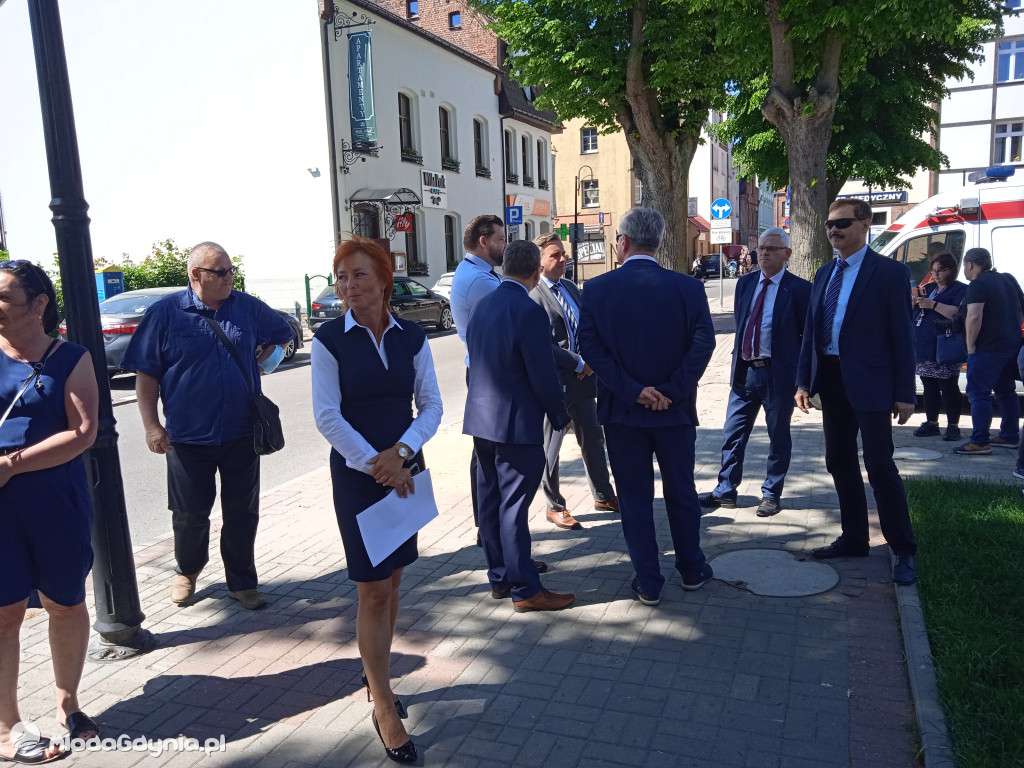 Puck 10.06.2021 - konferencja prasowa ws likwidacji oddziałów Pediatrii oraz Ginekologii i Położnictwa