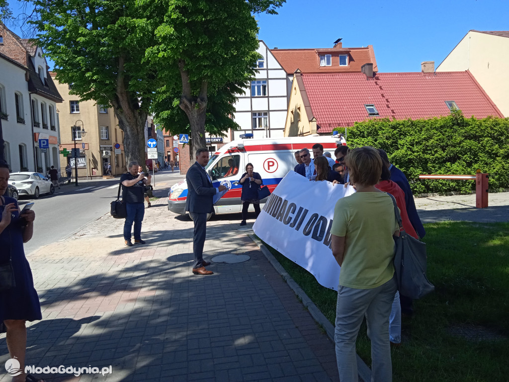 Puck 10.06.2021 - konferencja prasowa ws likwidacji oddziałów Pediatrii oraz Ginekologii i Położnictwa