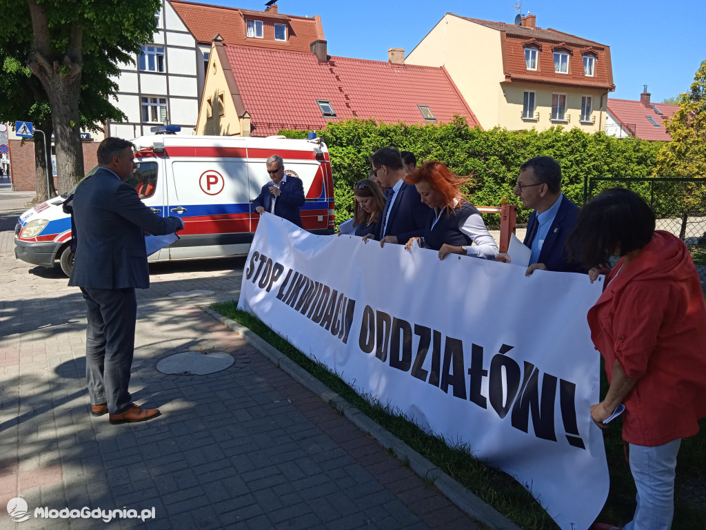 Puck 10.06.2021 - konferencja prasowa ws likwidacji oddziałów Pediatrii oraz Ginekologii i Położnictwa