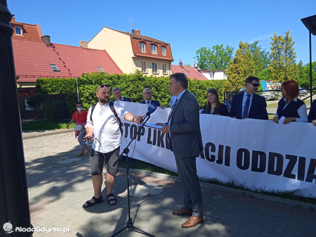 Puck 10.06.2021 - konferencja prasowa ws likwidacji oddziałów Pediatrii oraz Ginekologii i Położnictwa